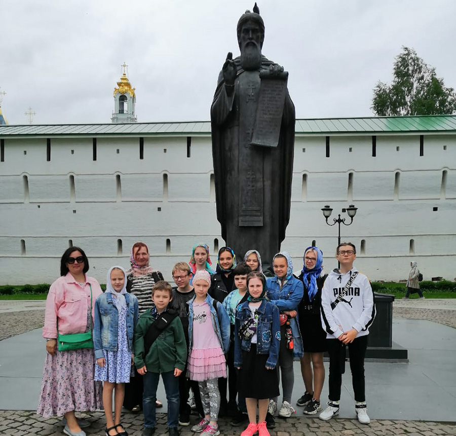 Поездка детей воскресной школы в Свято-Троицкую Сергиеву Лавру и Гефсиманский Черниговский скит.