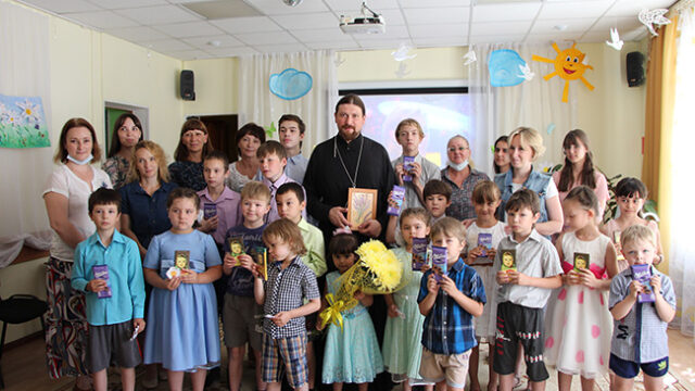 8 июля в Социально-реабилитационном центре для несовершеннолетних «Теремок» г. Ивантеевки прошел праздник, посвященный Дню семьи, любви и верности.