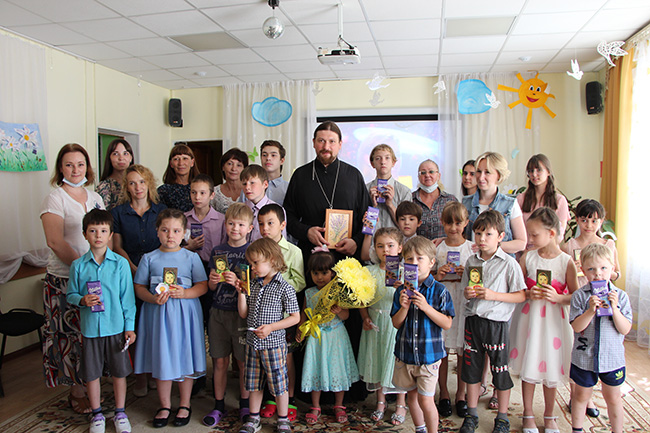 8 июля в Социально-реабилитационном центре для несовершеннолетних «Теремок» г. Ивантеевки прошел праздник, посвященный Дню семьи, любви и верности.
