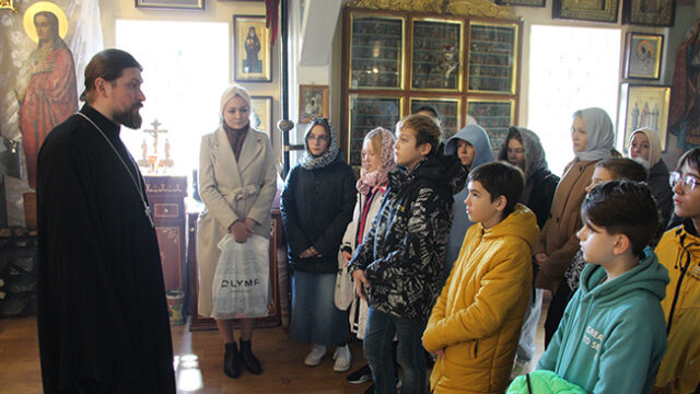6 октября  в нашем храме прошла экскурсия с учащимися второй школы.