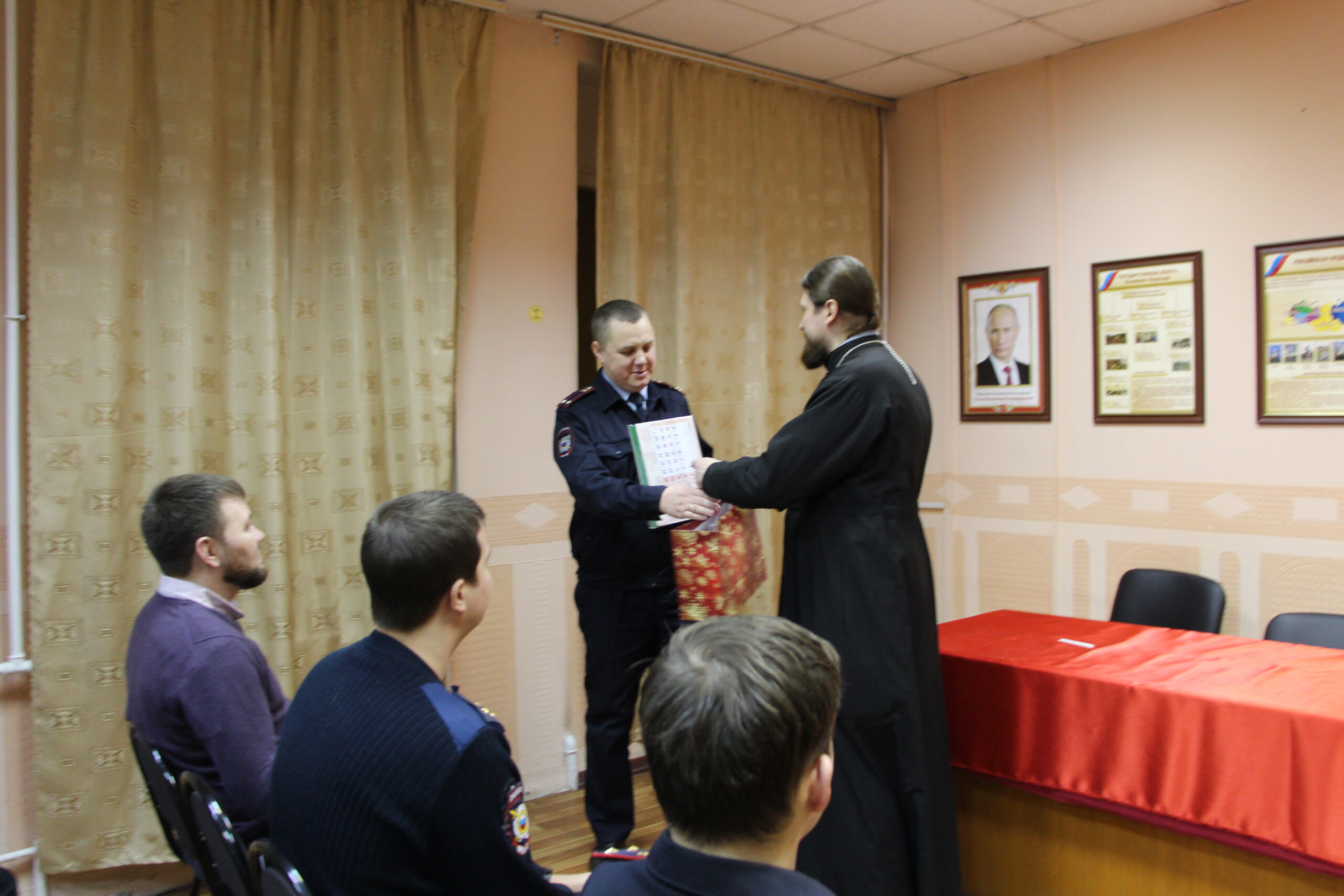 Поздравление руководства, сотрудников отдела полиции и пожарную службу г. Ивантеевки с Рождеством Христовым.