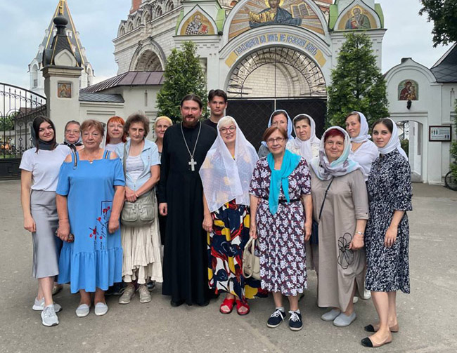 22 августа прихожане нашего храма вместе с настоятелем иереем Алексием Барашковым совершили паломническую поездку в Рязань.
